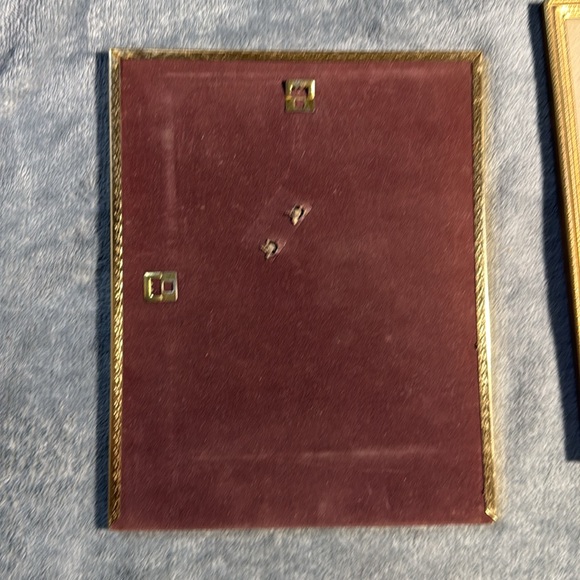 Set of two vintage 8 x 10 picture frames. - Picture 3 of 5
